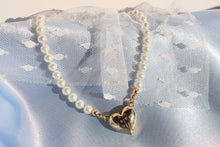 Load image into Gallery viewer, Magnetized Heart Pearl Necklace
