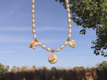 Load image into Gallery viewer, 70s Floral Pearl Choker
